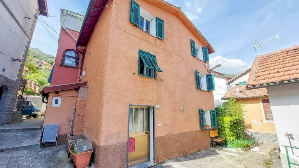 Facciata - Casa indipendente via Piazze di Sella, Davagna - foto 3