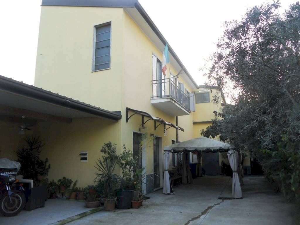 Facciata - Capannone via Piave, Pero - foto 1