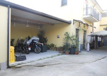 Cortile interno - Capannone via Piave, Pero - foto 3