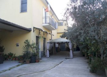 Cortile interno - Capannone via Piave, Pero - foto 19
