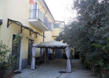 Cortile interno - Capannone via Piave, Pero - foto 20