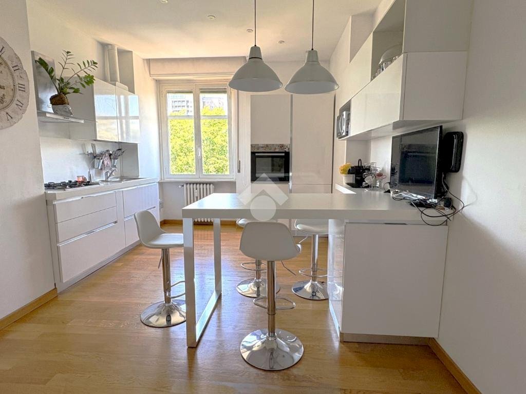 Three-room apartment Piazza Tirana, Milano (neighborhood Lorenteggio) - photo 1