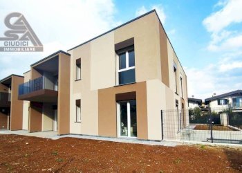 Facciata - Trilocale via Caduti di Nassirya, Rovellasca - foto 4