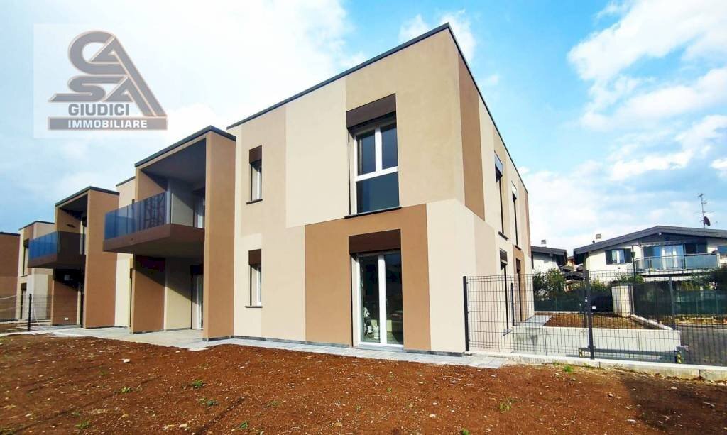 Facciata - Trilocale via Caduti di Nassirya, Rovellasca - foto 1