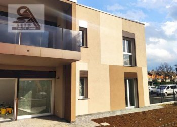 Facciata - Trilocale via Caduti di Nassirya, Rovellasca - foto 4