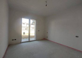 Camera da letto - Trilocale via Caduti di Nassirya, Rovellasca - foto 15