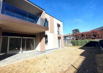 Facciata - Trilocale via Caduti di Nassirya, Rovellasca - foto 18