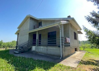 Facciata - Villa Frazione San Bernardo, 61, Monteu Roero - foto 2