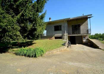 Facciata - Villa Frazione San Bernardo, 61, Monteu Roero - foto 41