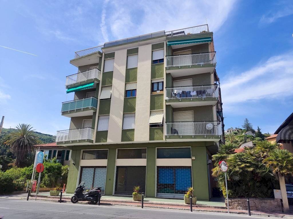 Facciata - Trilocale via Arziglia, 111, Bordighera - foto 1