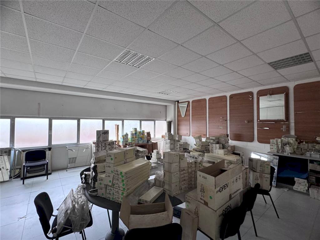 Office avignone 13, Como - photo 1