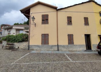 Independent house Via Balangero, 7, Sanfront - photo 1