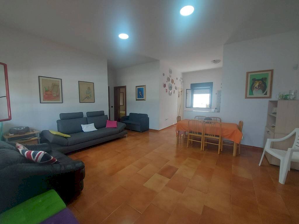 Salone - Villa viale delle Gardenie, 1, Pulsano - foto 1