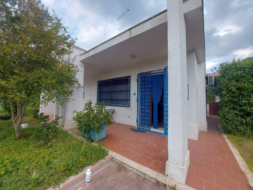 Facciata - Villa viale delle Gardenie, 1, Pulsano - foto 2