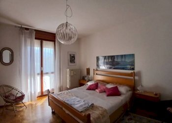 Camera da letto - Appartamento viale Milano, 27C, Sondrio - foto 12