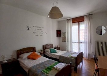 Camera da letto - Appartamento viale Milano, 27C, Sondrio - foto 14