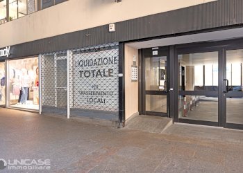 Locale Commerciale via Chiappero, 21, Pinerolo - foto 1