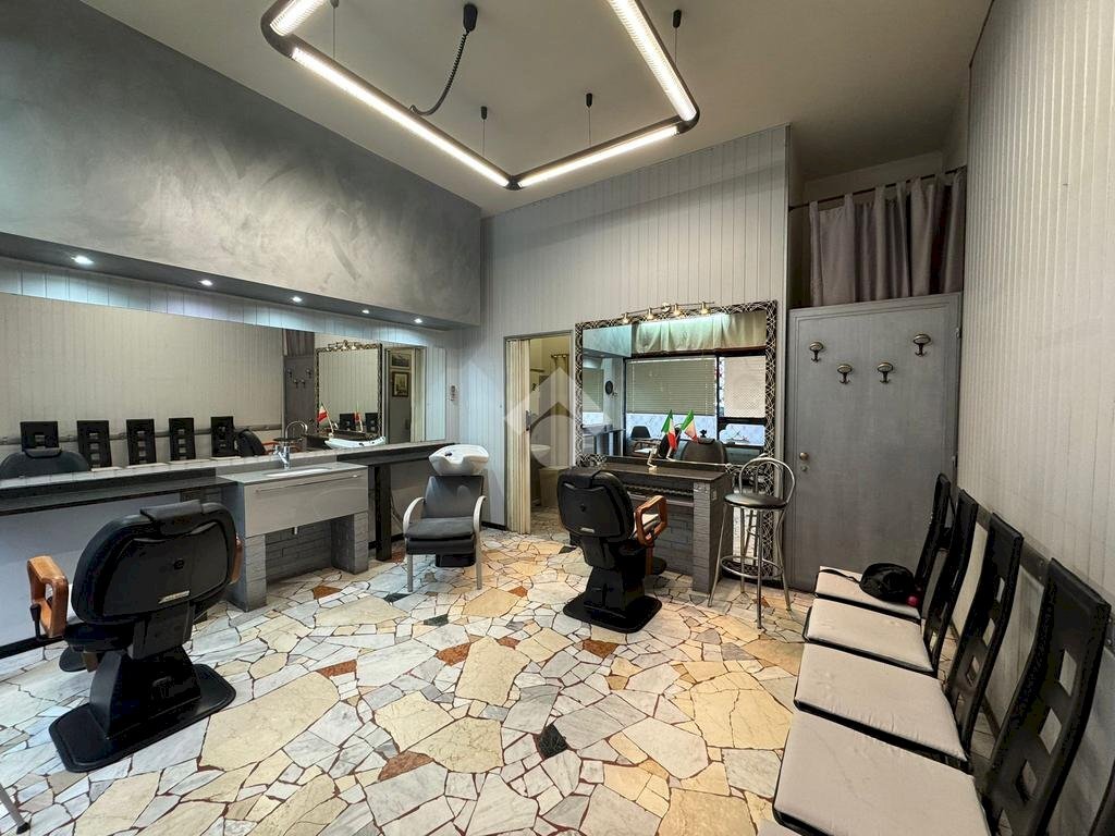 Shop negozio corso torino, Novara - photo 2