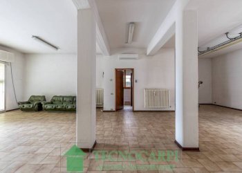 Interno non residenziale - Negozio via Genova, Carpi - foto 3