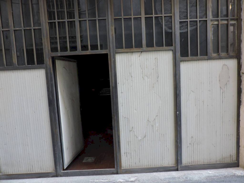 Ingresso - Magazzino via Samengo, 3r, Genova (zona Sampierdarena) - foto 2
