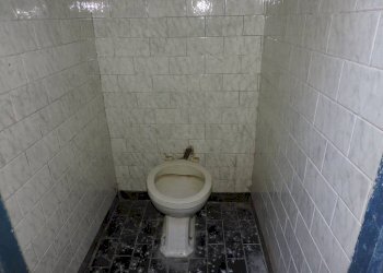 Bagno - Magazzino via Samengo, 3r, Genova (zona Sampierdarena) - foto 10