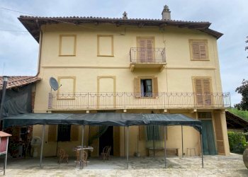 Facciata - Casa indipendente Frazione San Rocco, 24, Montaldo Roero - foto 1