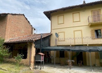 Facciata - Casa indipendente Frazione San Rocco, 24, Montaldo Roero - foto 2