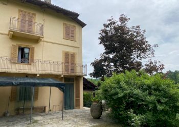 Facciata - Casa indipendente Frazione San Rocco, 24, Montaldo Roero - foto 3