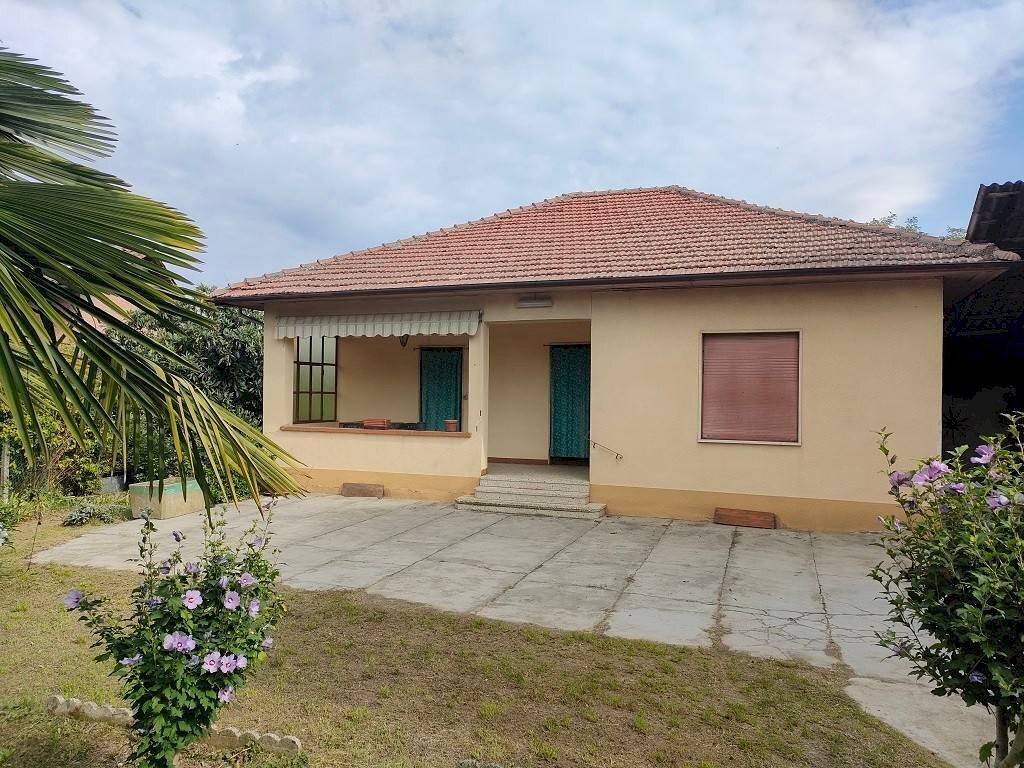 Facciata - Villa via della Vittoria, 18, Piea - photo 1