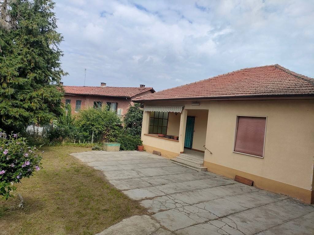 Cortile interno - Villa via della Vittoria, 18, Piea - photo 3