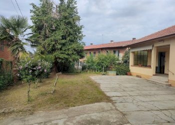 Cortile interno - Villa via della Vittoria, 18, Piea - foto 4