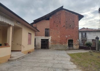 Cortile interno - Villa via della Vittoria, 18, Piea - foto 11