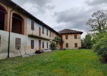 Cortile interno - Rustico via Valdelserro, 8, Montafia - foto 1
