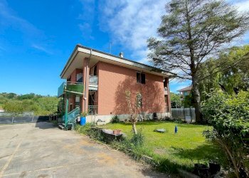 Giardino - Capannone Frazione Mombarone, Asti - foto 6