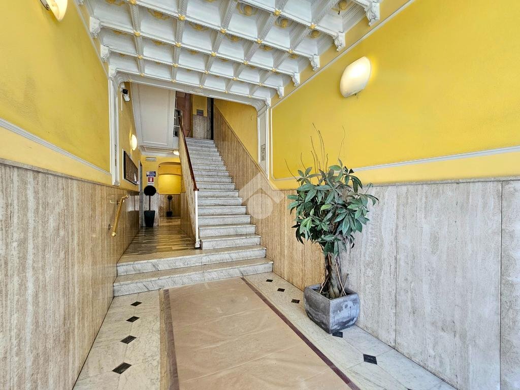 Warehouse Corso Buenos Aires, Genova (neighborhood Foce) - photo 1