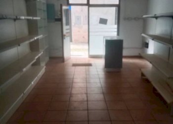 Interno non residenziale - Negozio via Giuseppe Garibaldi, Soliera - foto 8