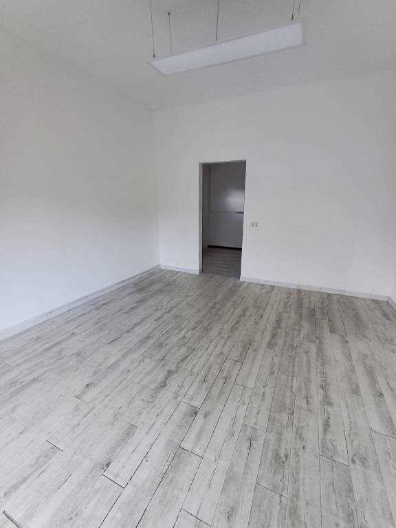 Stanza non arredata - Negozio via Cattani Nord, Carpi - foto 2