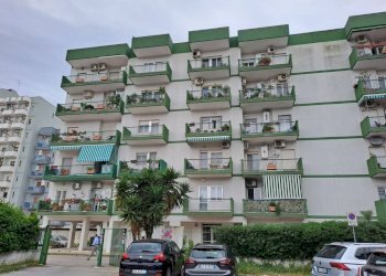 Facciata - Appartamento via Medaglie d'Oro, 190, Taranto - foto 2