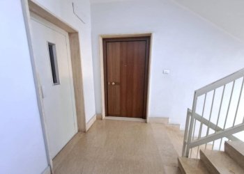 Interno palazzo - Appartamento via Medaglie d'Oro, 190, Taranto - foto 4