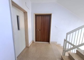 Interno palazzo - Appartamento via Medaglie d'Oro, 190, Taranto - foto 5