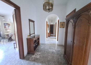 Ingresso - Appartamento via Medaglie d'Oro, 190, Taranto - foto 13