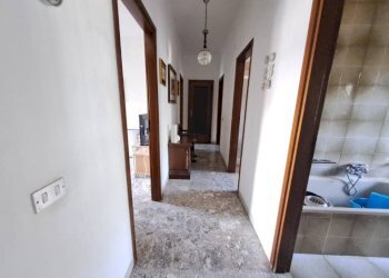 Corridoio - Appartamento via Medaglie d'Oro, 190, Taranto - foto 14