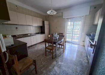Cucina - Appartamento via Medaglie d'Oro, 190, Taranto - foto 19