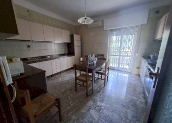 Cucina - Appartamento via Medaglie d'Oro, 190, Taranto - foto 21