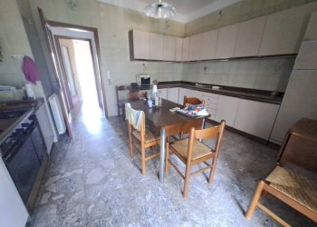 Cucina - Appartamento via Medaglie d'Oro, 190, Taranto - foto 22