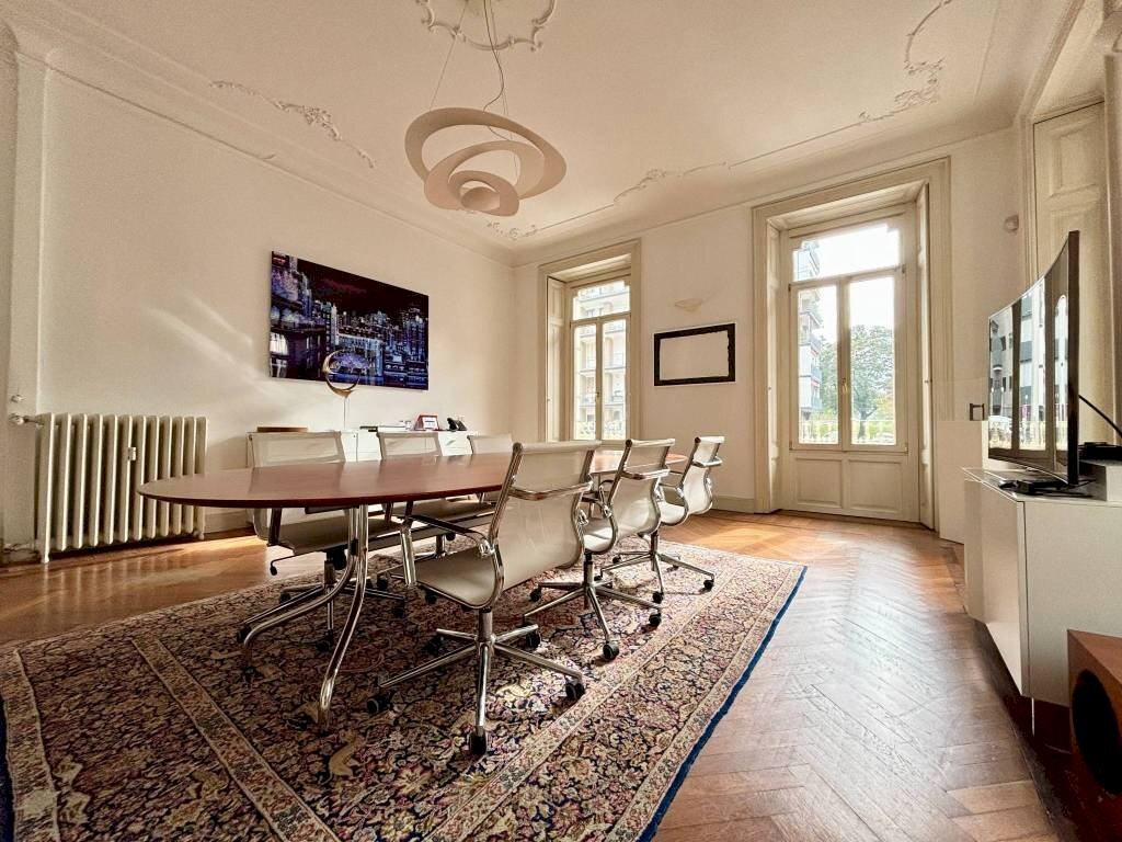 Soggiorno - Appartamento via Giuseppe Revere, Milano - foto 2