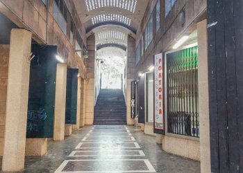 Interno palazzo - Shop galleria Errico Martino, Genova - photo 26