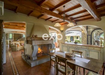 Sala da pranzo + camino - Villa Vicchio - photo 13