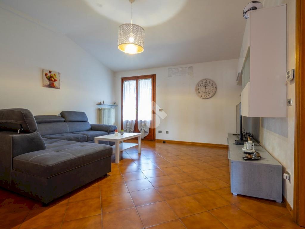 Porzione di casa Via Grazia Deledda, Reggio nell'Emilia - foto 1