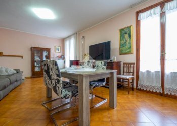 Porzione di casa Via Grazia Deledda, Reggio nell'Emilia - foto 2
